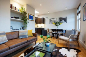 Veeve - The Fulham Palace Parkside Apartment